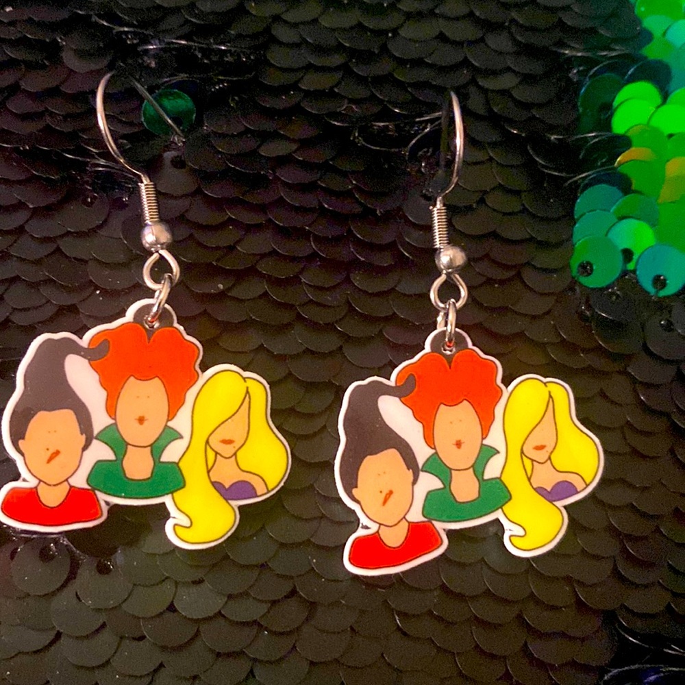 Hocus pocus ladies no face silver tone earrings